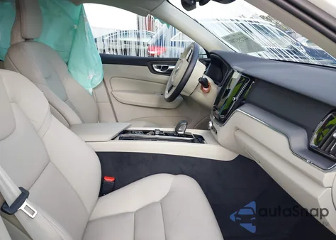 2024 Volvo Xc60 B5 Core Dark Theme из США, поврежденный, VIN YV4L12RK2R1910232